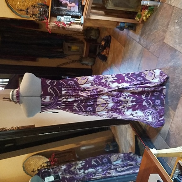 Roulette Empire Style Gown - Picture 3 of 9